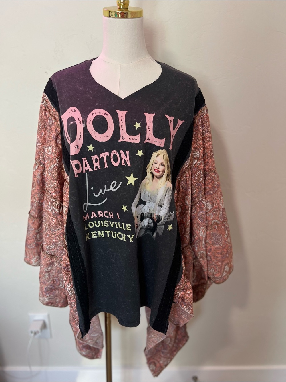 Upcycled Dolly Parton Graphic Tunic with Paisley Kimono Sleeves - Black & Rose 🌷